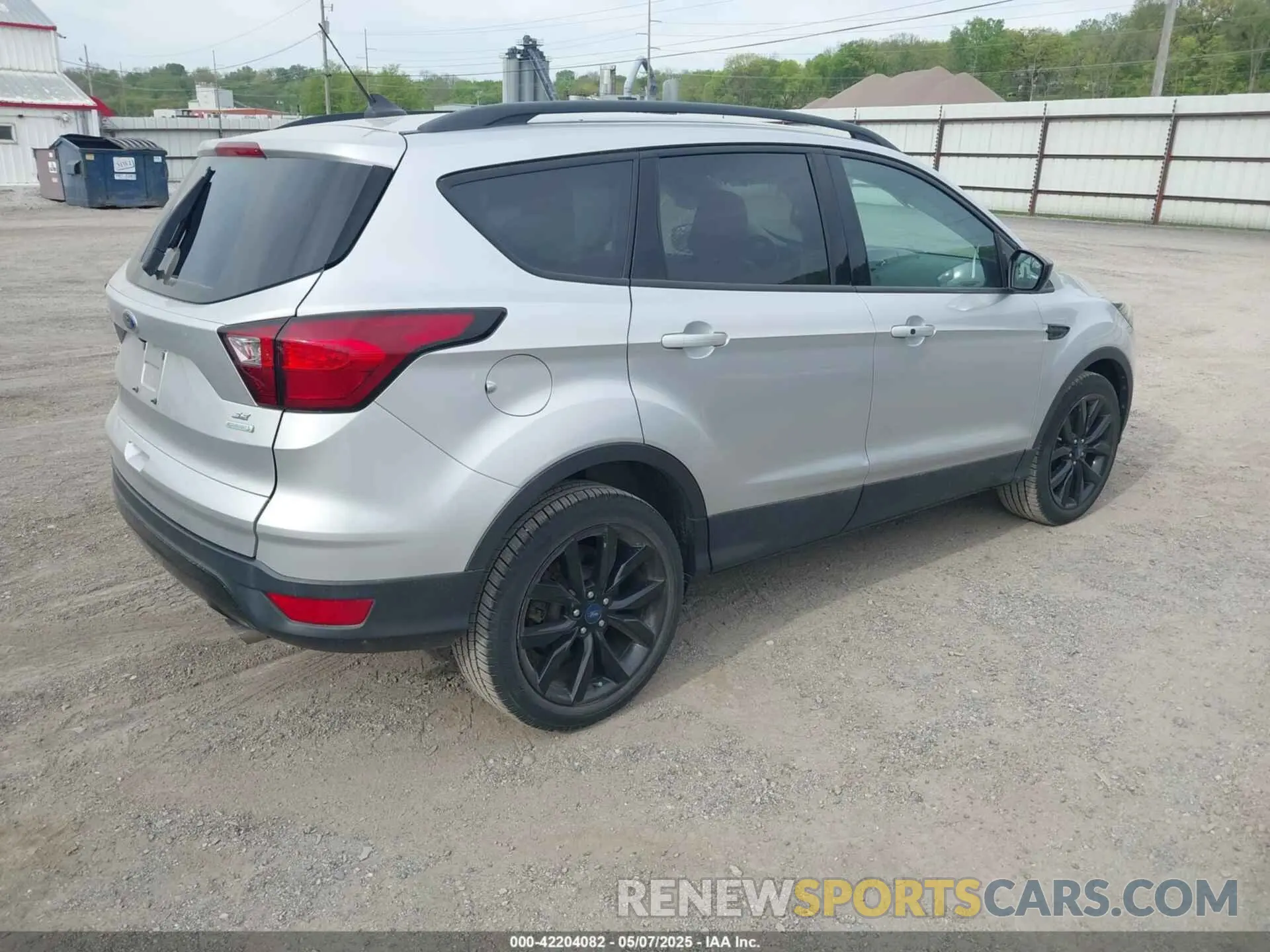 4 fotografías del automóvil dañado 1FMCU0GD1KUB64049 FORD ESCAPE 2019