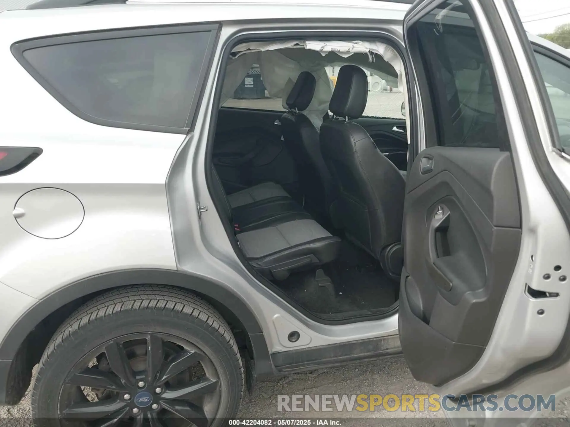 8 fotografías del automóvil dañado 1FMCU0GD1KUB64049 FORD ESCAPE 2019