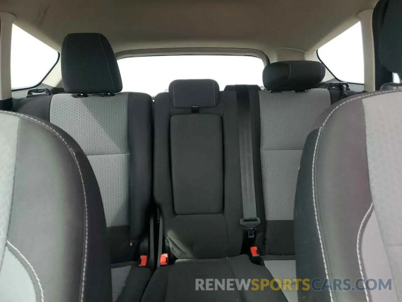 10 fotografías del automóvil dañado 1FMCU0GD2KUA10000 FORD ESCAPE 2019