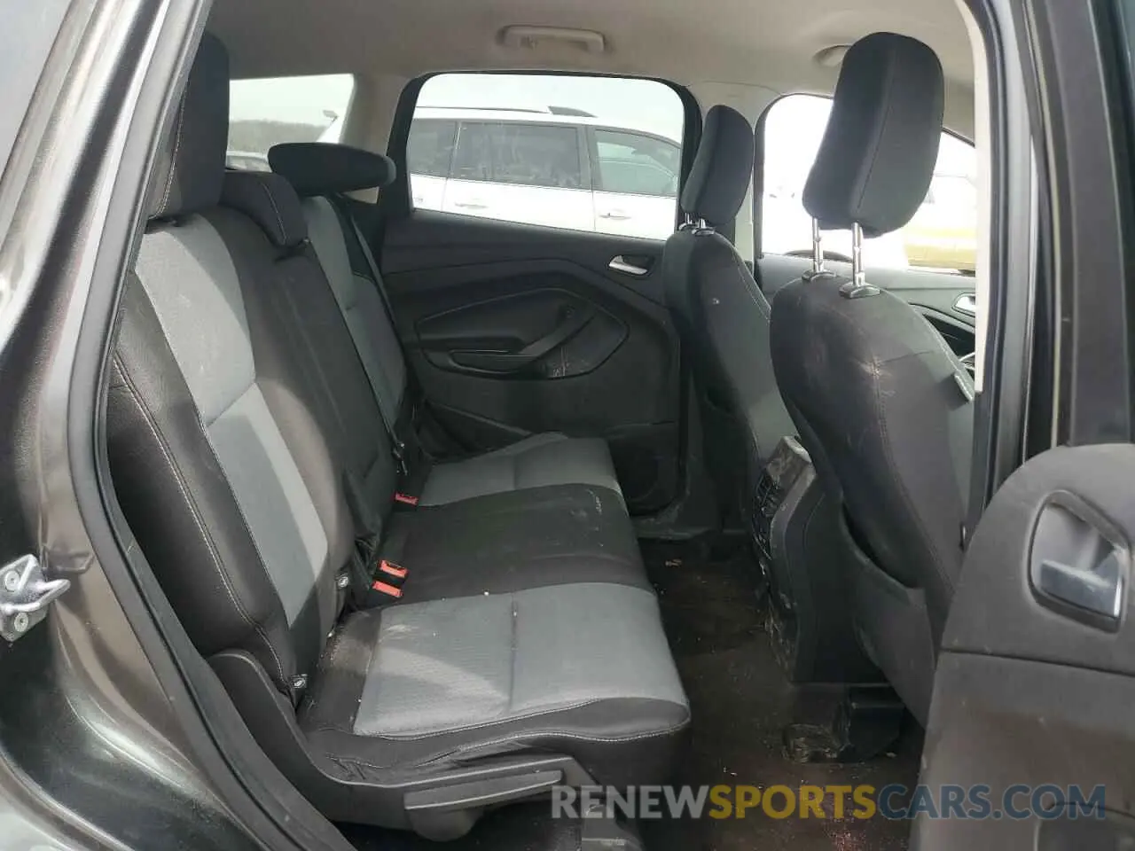 11 fotografías del automóvil dañado 1FMCU0GD2KUA10000 FORD ESCAPE 2019