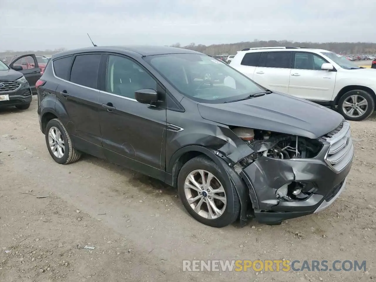 4 fotografías del automóvil dañado 1FMCU0GD2KUA10000 FORD ESCAPE 2019