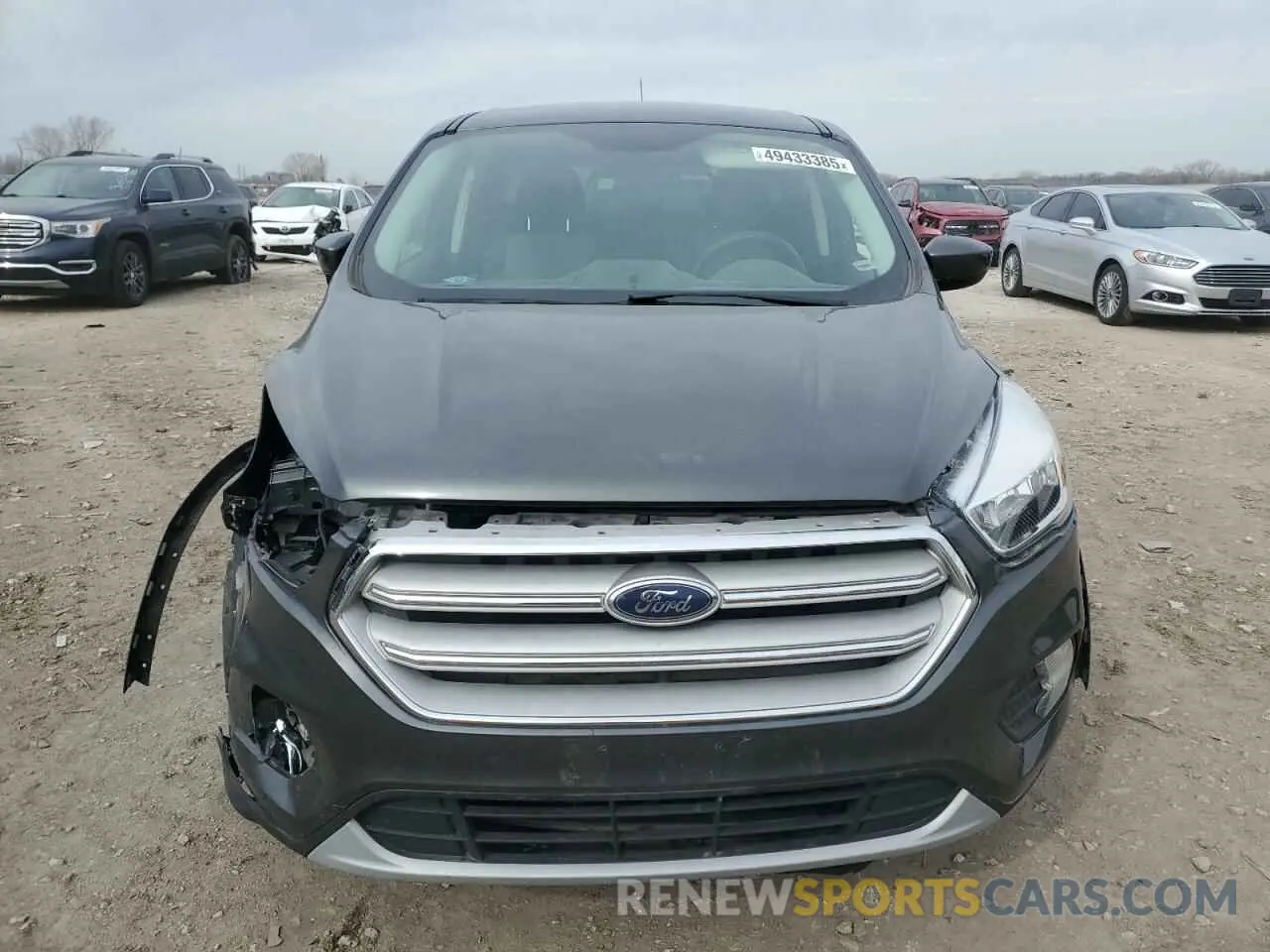 5 fotografías del automóvil dañado 1FMCU0GD2KUA10000 FORD ESCAPE 2019