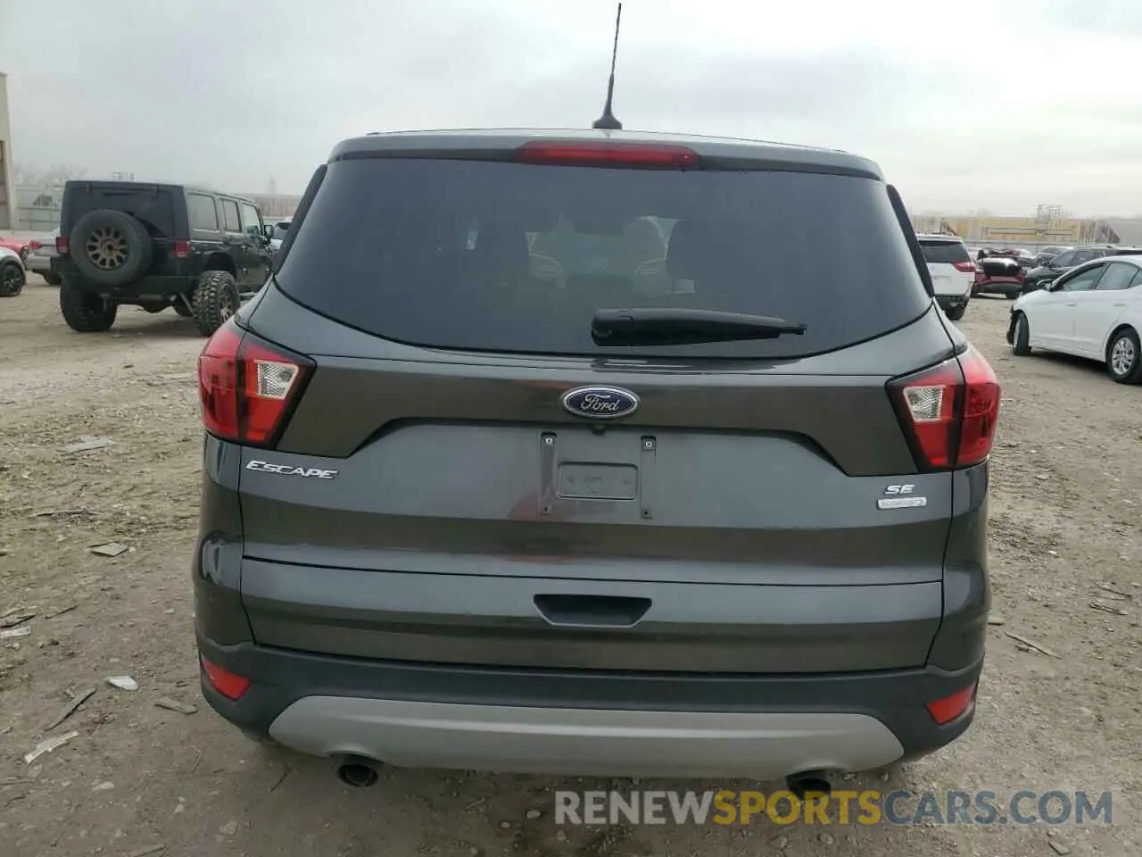 6 fotografías del automóvil dañado 1FMCU0GD2KUA10000 FORD ESCAPE 2019