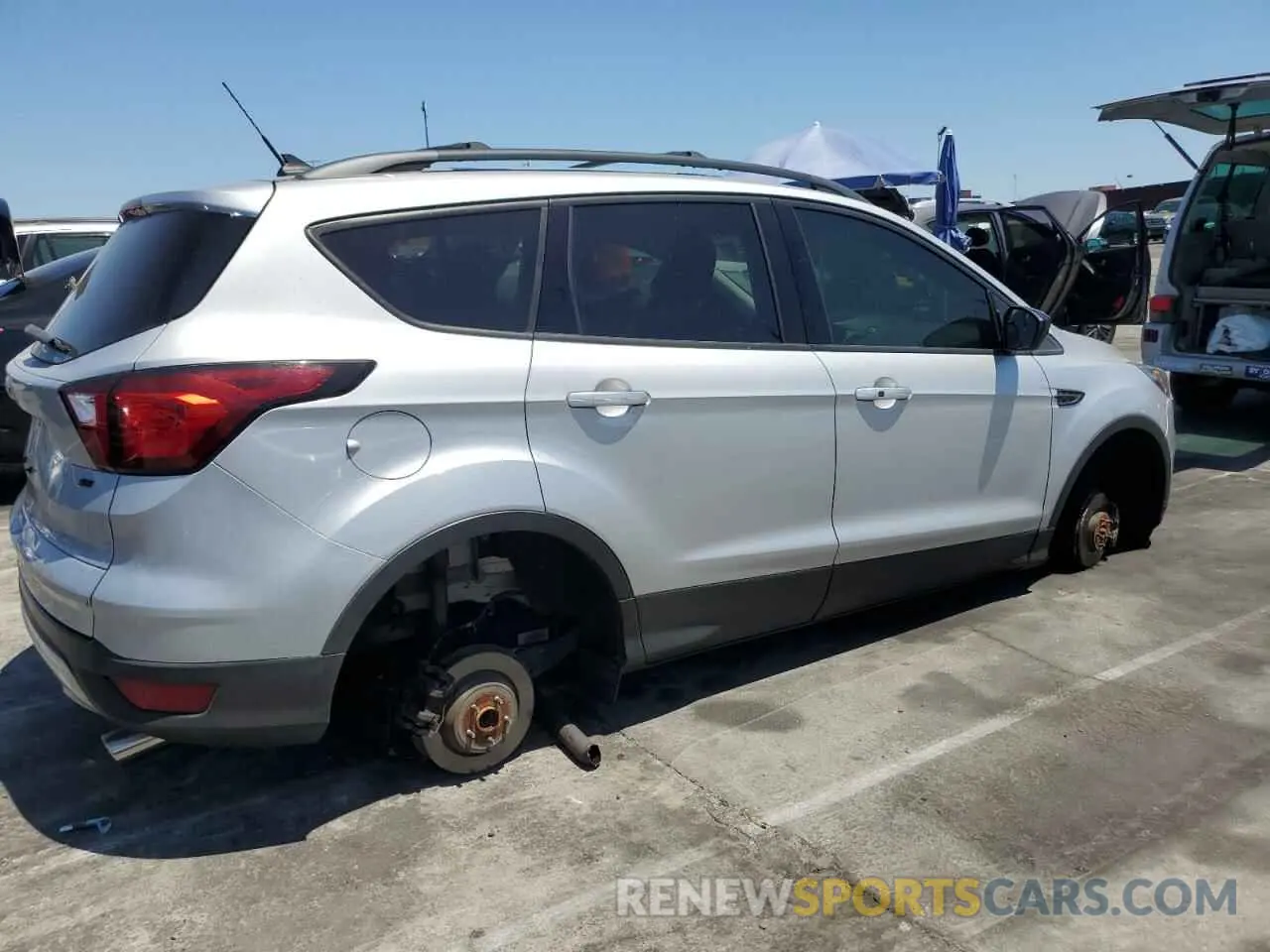 3 fotografías del automóvil dañado 1FMCU0GD2KUA20414 FORD ESCAPE 2019
