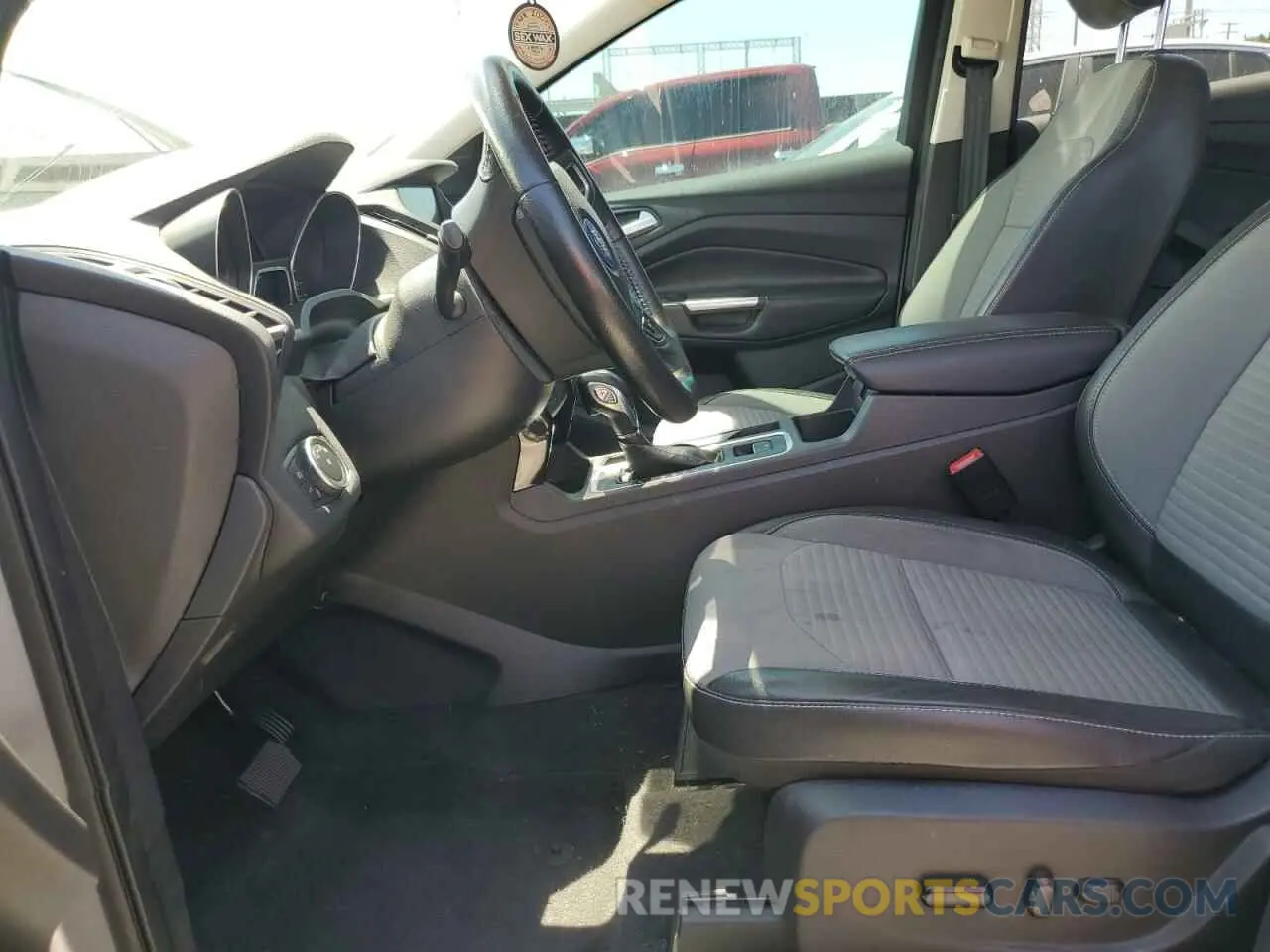 7 fotografías del automóvil dañado 1FMCU0GD2KUA20414 FORD ESCAPE 2019