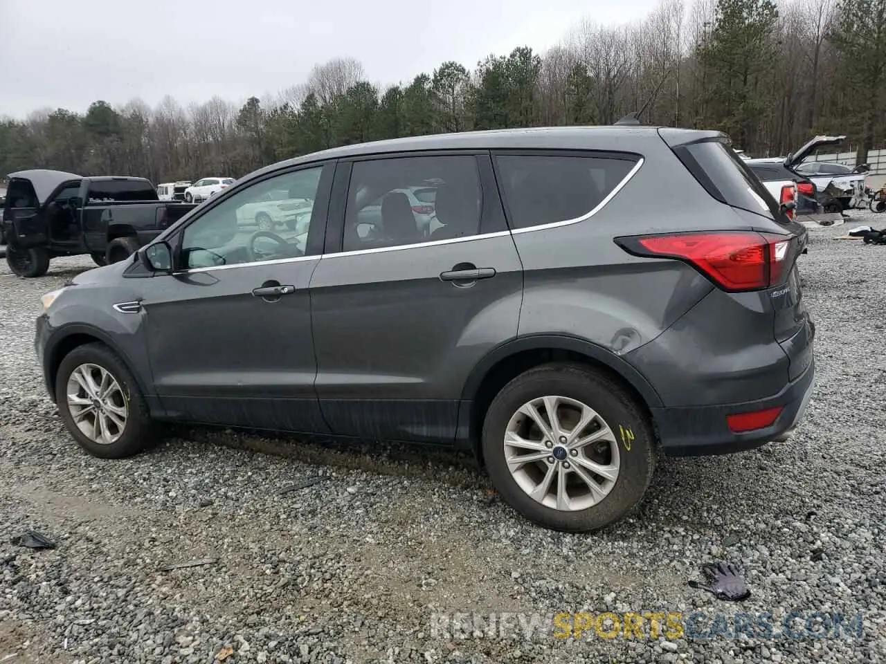 2 fotografías del automóvil dañado 1FMCU0GD2KUA67216 FORD ESCAPE 2019