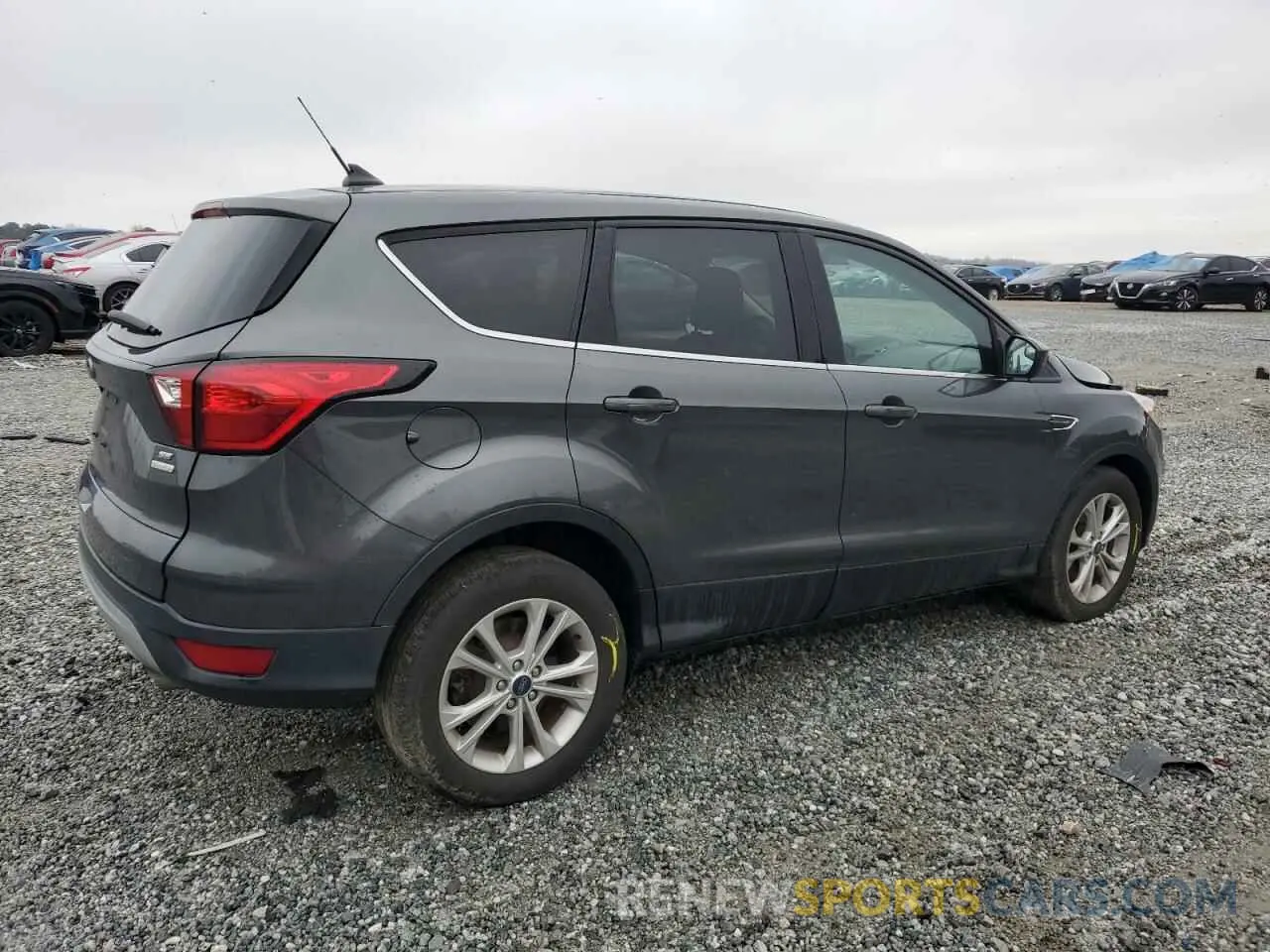 3 fotografías del automóvil dañado 1FMCU0GD2KUA67216 FORD ESCAPE 2019