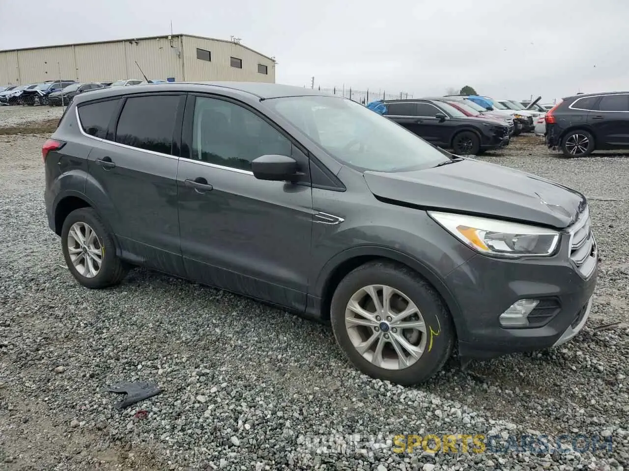 4 fotografías del automóvil dañado 1FMCU0GD2KUA67216 FORD ESCAPE 2019