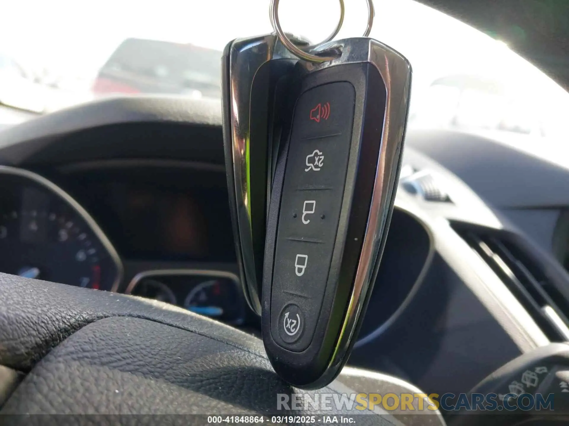 11 fotografías del automóvil dañado 1FMCU0GD2KUA99793 FORD ESCAPE 2019