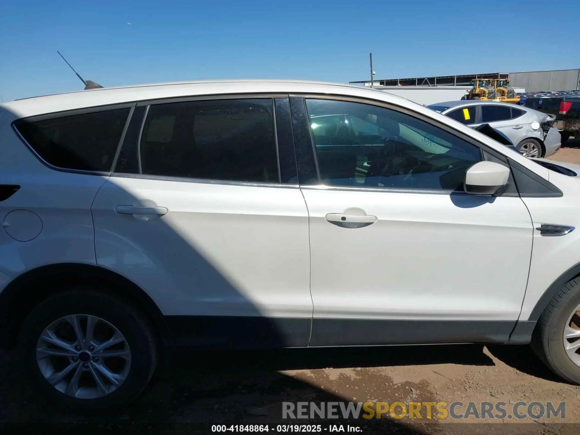 13 fotografías del automóvil dañado 1FMCU0GD2KUA99793 FORD ESCAPE 2019