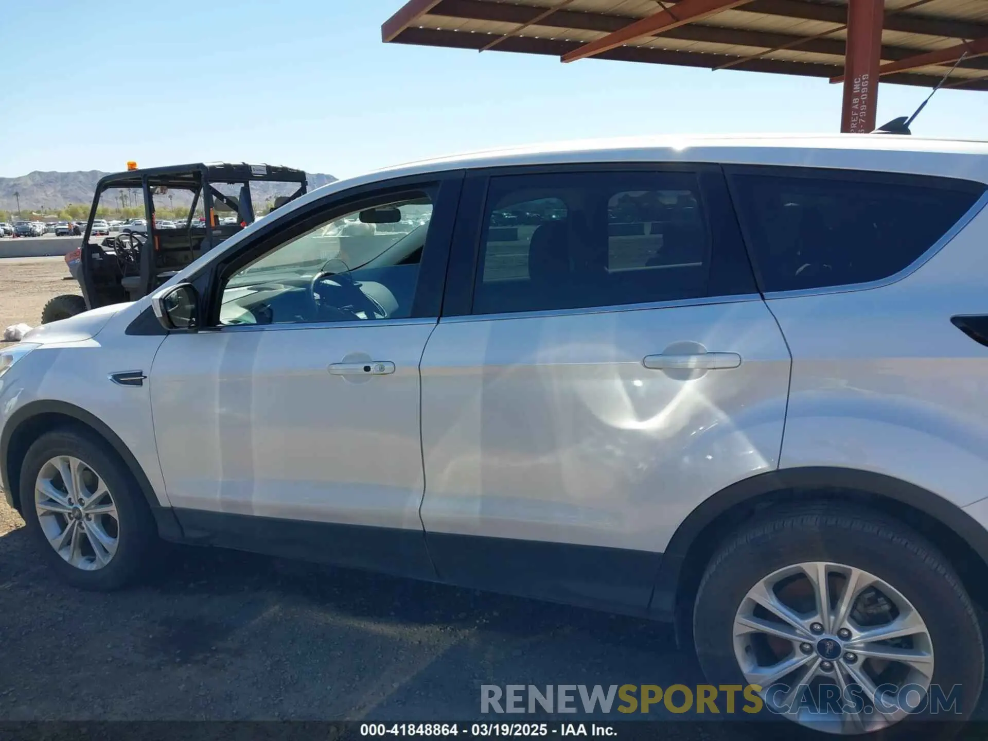 14 fotografías del automóvil dañado 1FMCU0GD2KUA99793 FORD ESCAPE 2019