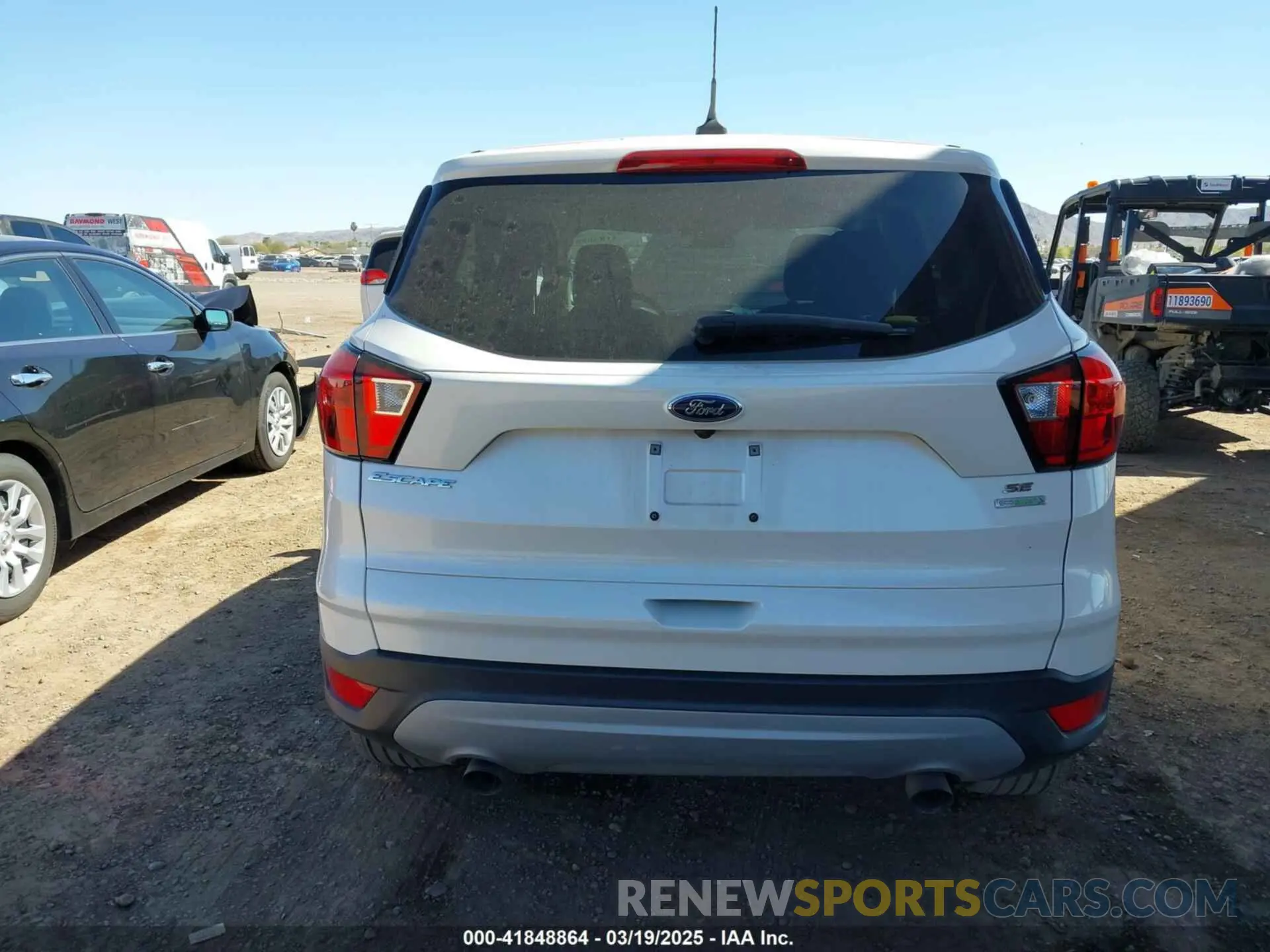 16 fotografías del automóvil dañado 1FMCU0GD2KUA99793 FORD ESCAPE 2019