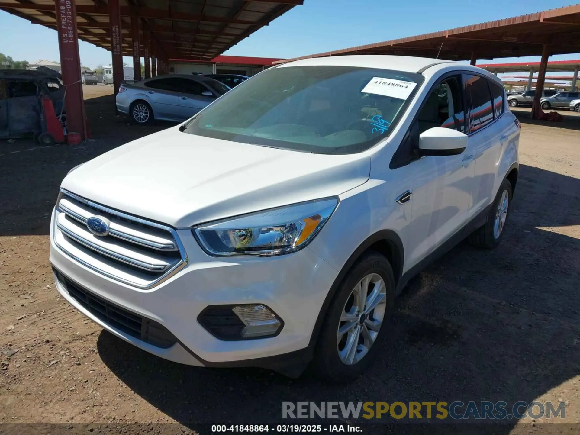 2 fotografías del automóvil dañado 1FMCU0GD2KUA99793 FORD ESCAPE 2019