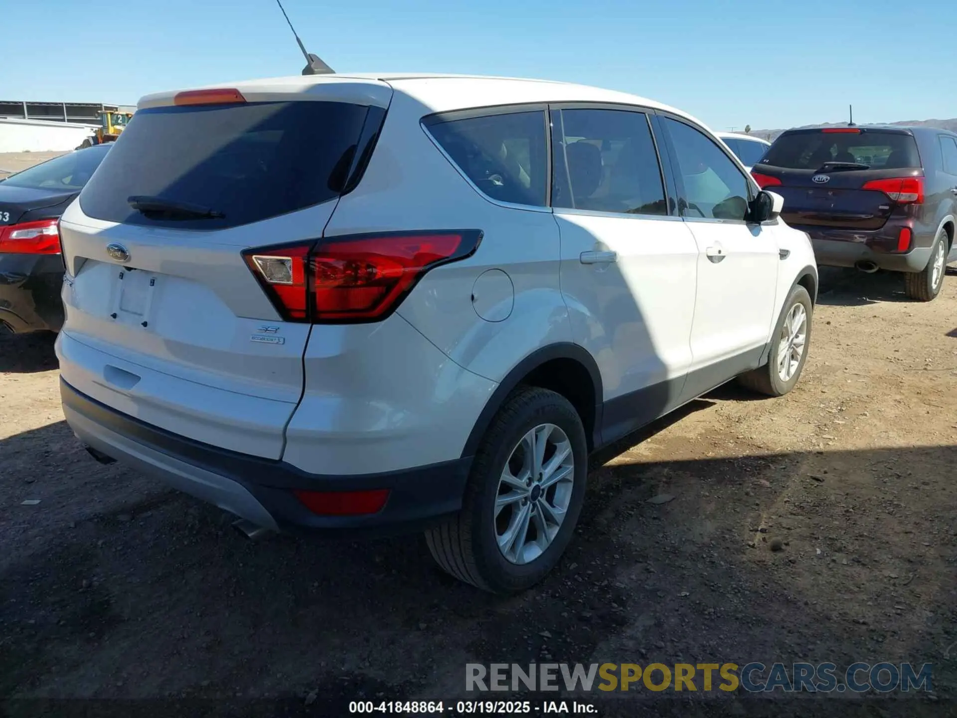 4 fotografías del automóvil dañado 1FMCU0GD2KUA99793 FORD ESCAPE 2019
