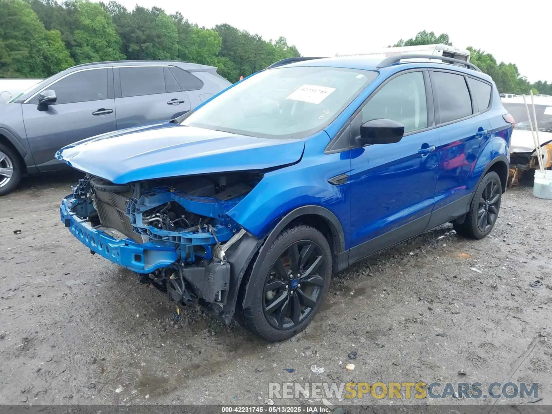 2 fotografías del automóvil dañado 1FMCU0GD2KUB45025 FORD ESCAPE 2019
