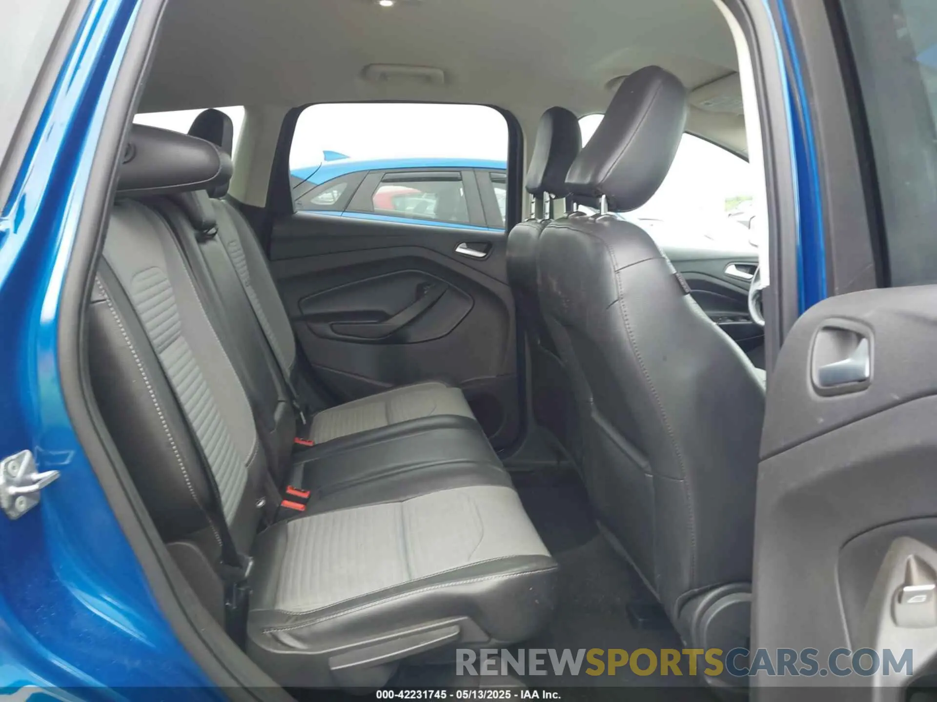 8 fotografías del automóvil dañado 1FMCU0GD2KUB45025 FORD ESCAPE 2019