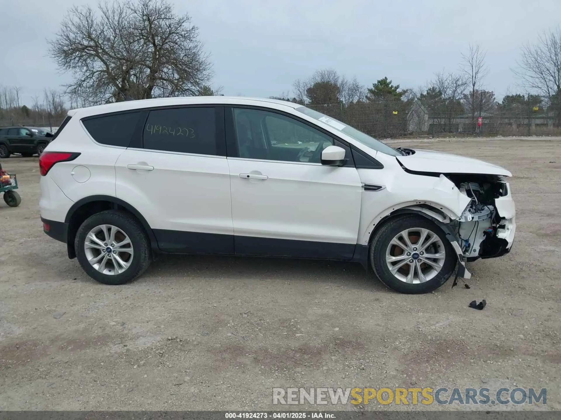 13 fotografías del automóvil dañado 1FMCU0GD2KUB50208 FORD ESCAPE 2019