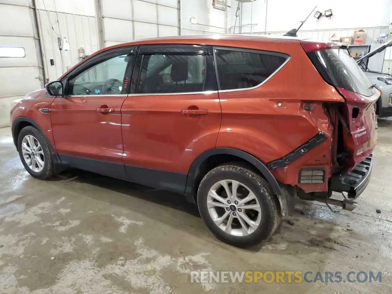 2 fotografías del automóvil dañado 1FMCU0GD2KUB60186 FORD ESCAPE 2019
