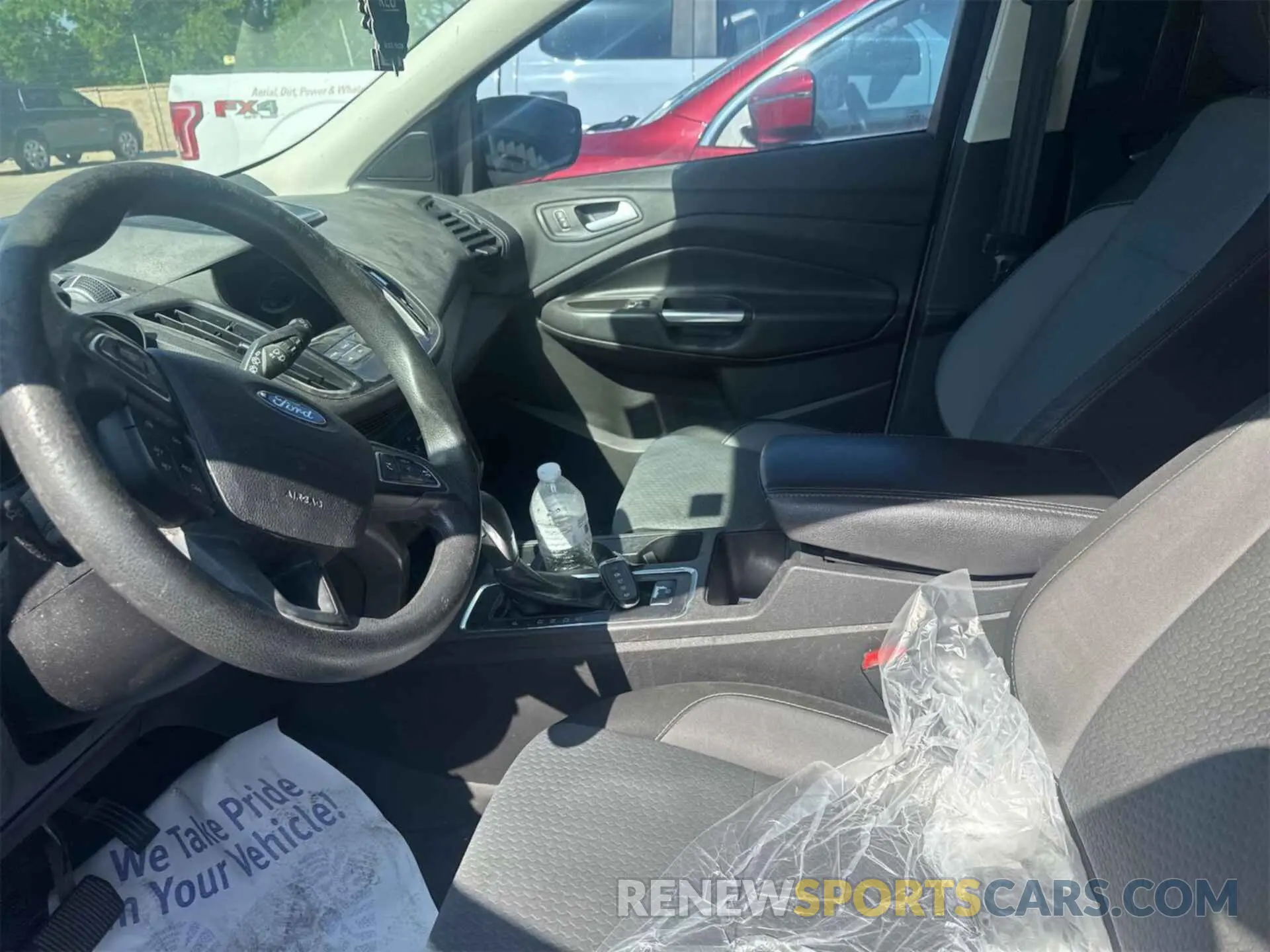 16 fotografías del automóvil dañado 1FMCU0GD2KUB82446 FORD ESCAPE 2019