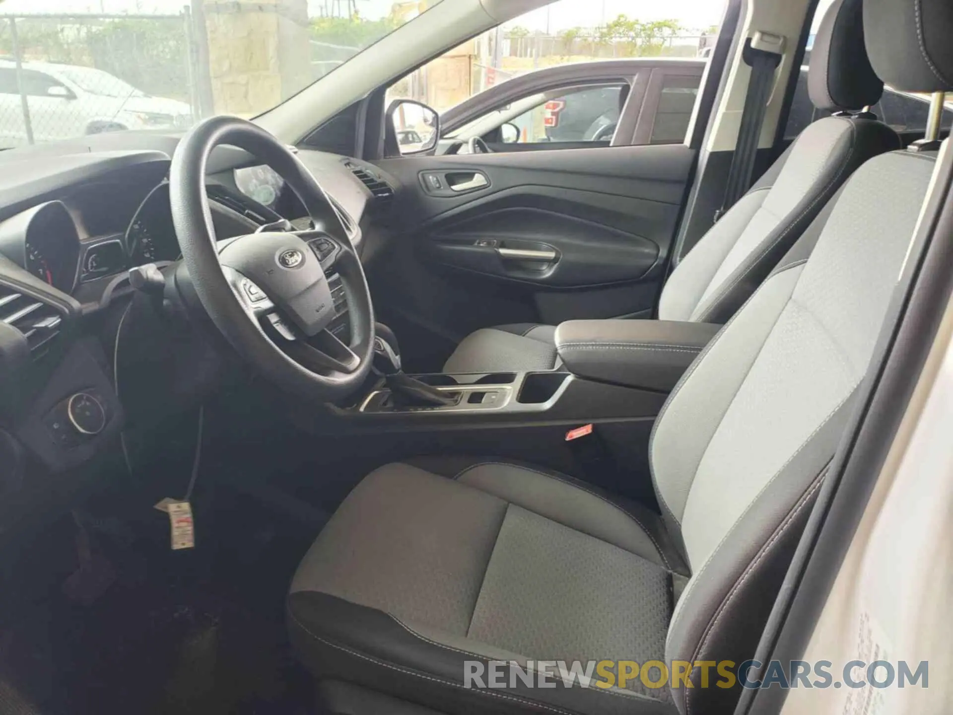 20 fotografías del automóvil dañado 1FMCU0GD2KUB82463 FORD ESCAPE 2019