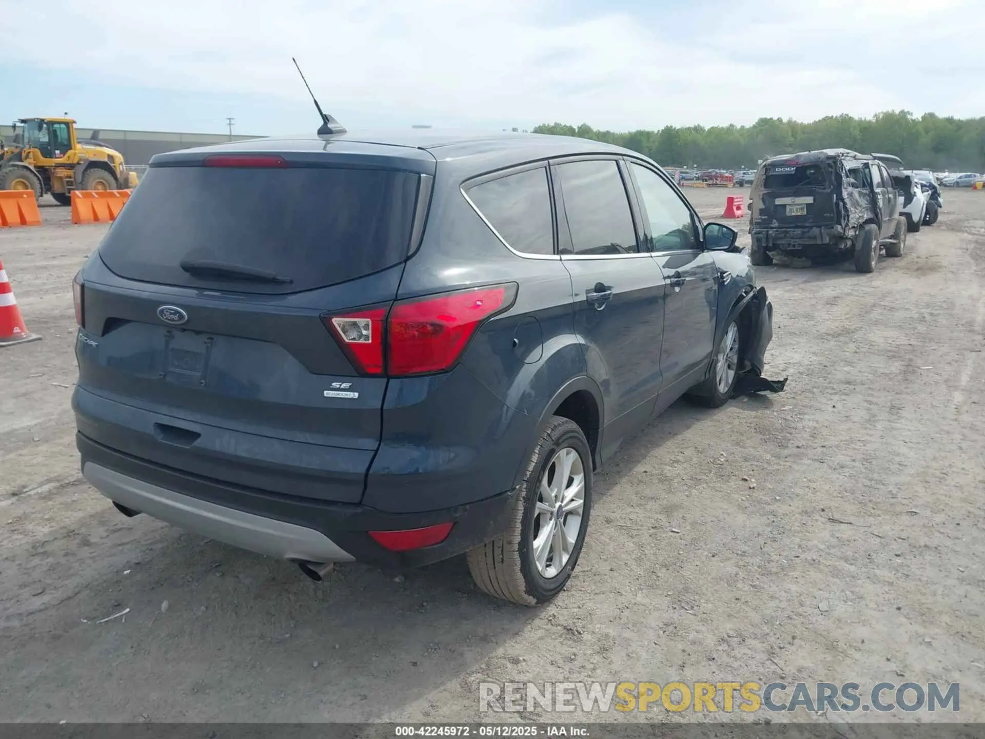 4 fotografías del automóvil dañado 1FMCU0GD2KUB98923 FORD ESCAPE 2019