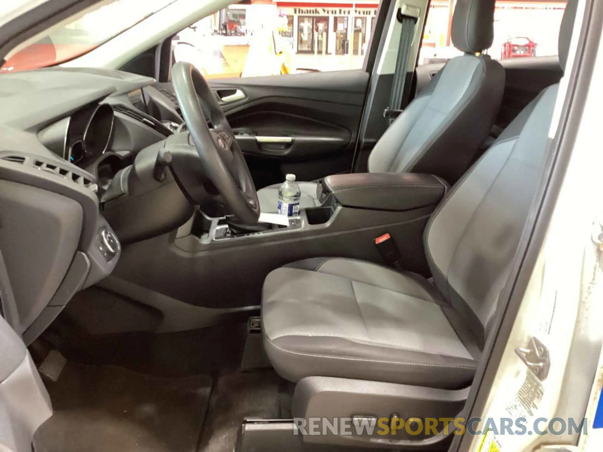 10 fotografías del automóvil dañado 1FMCU0GD2KUC36960 FORD ESCAPE 2019