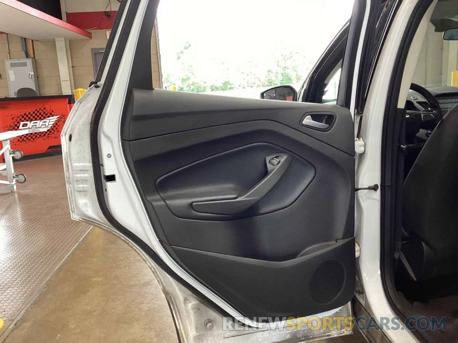 16 fotografías del automóvil dañado 1FMCU0GD2KUC36960 FORD ESCAPE 2019