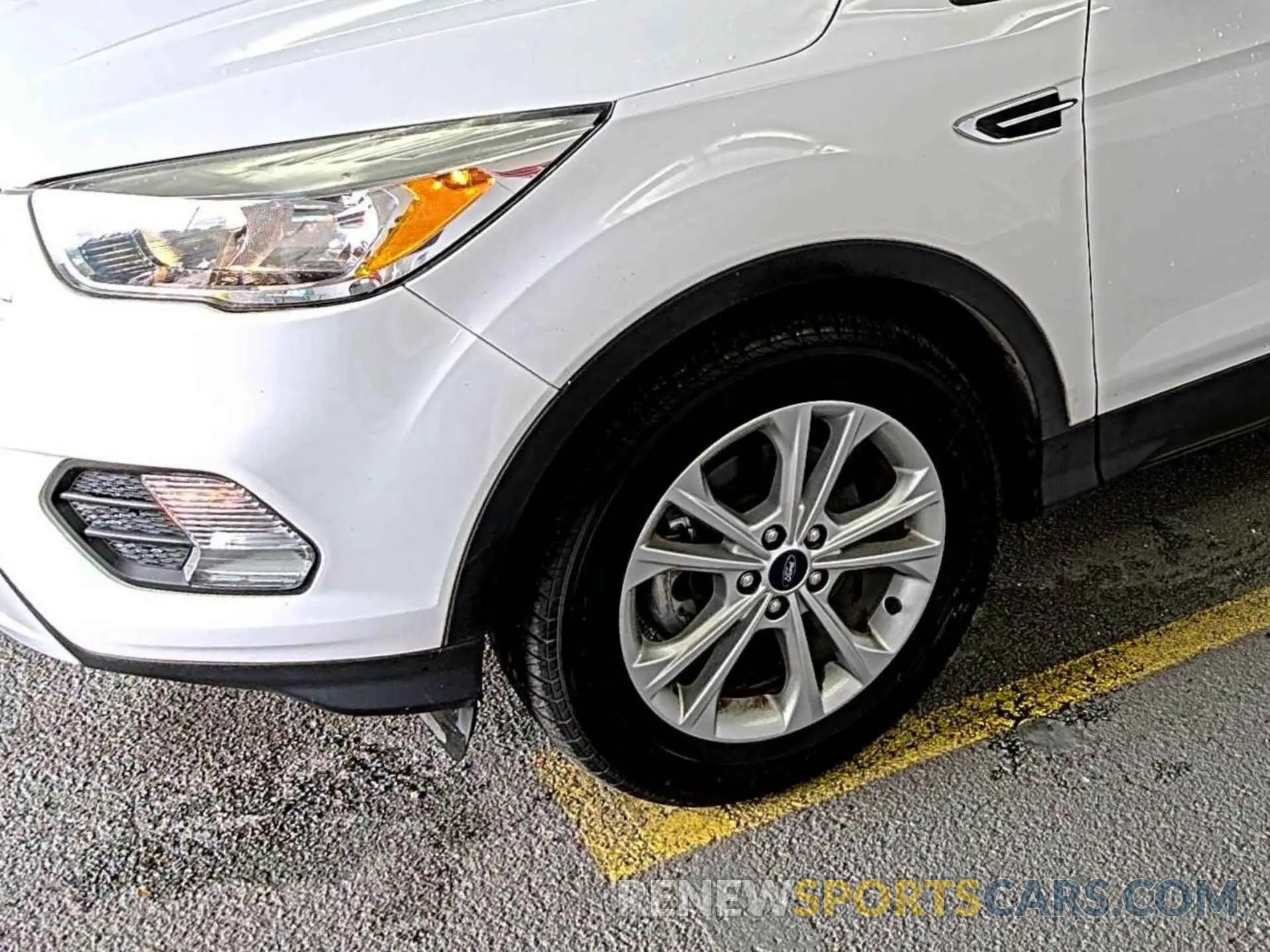 3 fotografías del automóvil dañado 1FMCU0GD2KUC36960 FORD ESCAPE 2019