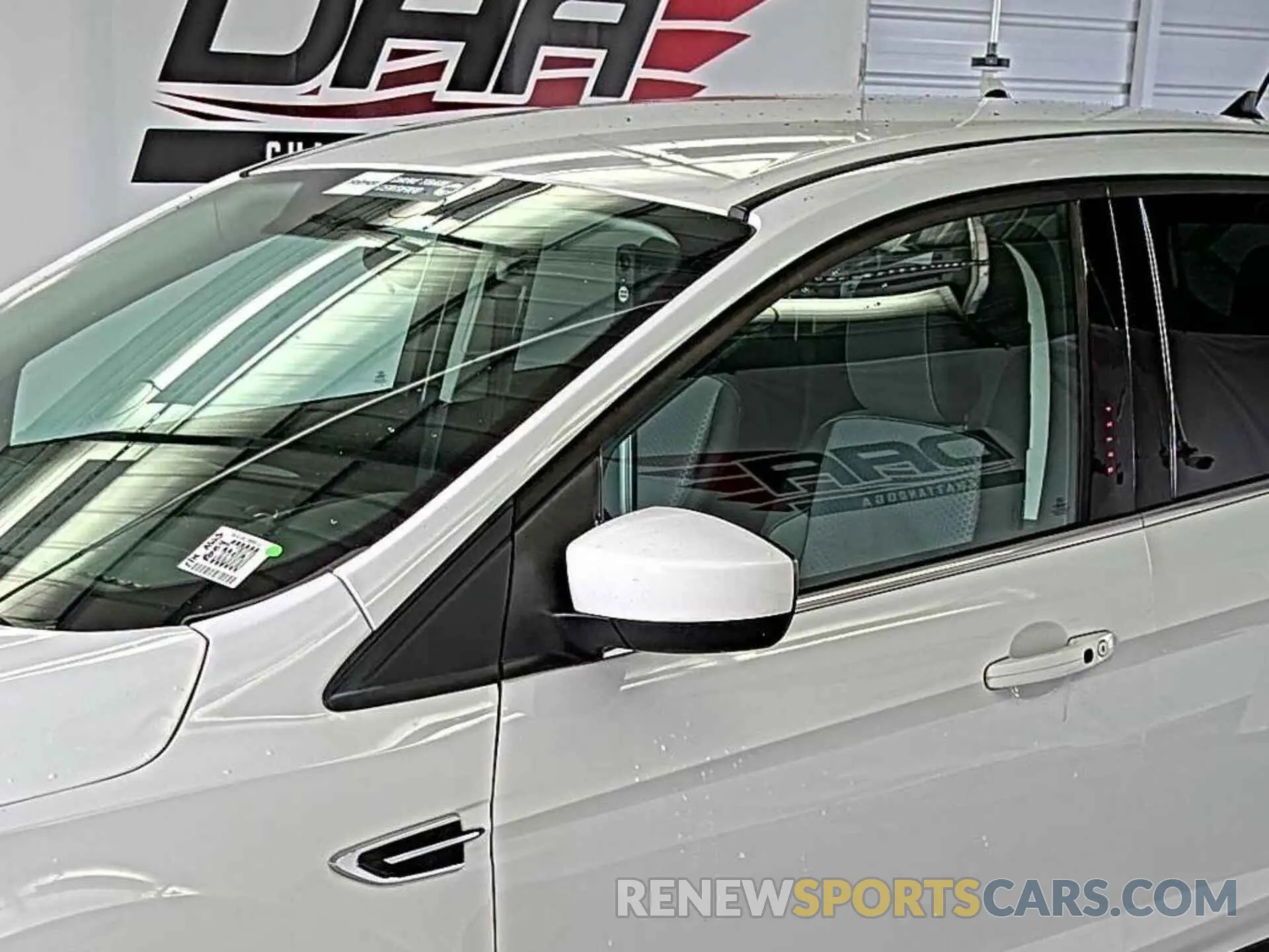 5 fotografías del automóvil dañado 1FMCU0GD2KUC36960 FORD ESCAPE 2019