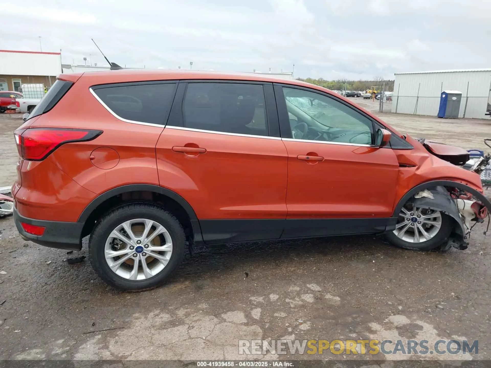 14 fotografías del automóvil dañado 1FMCU0GD2KUC52592 FORD ESCAPE 2019