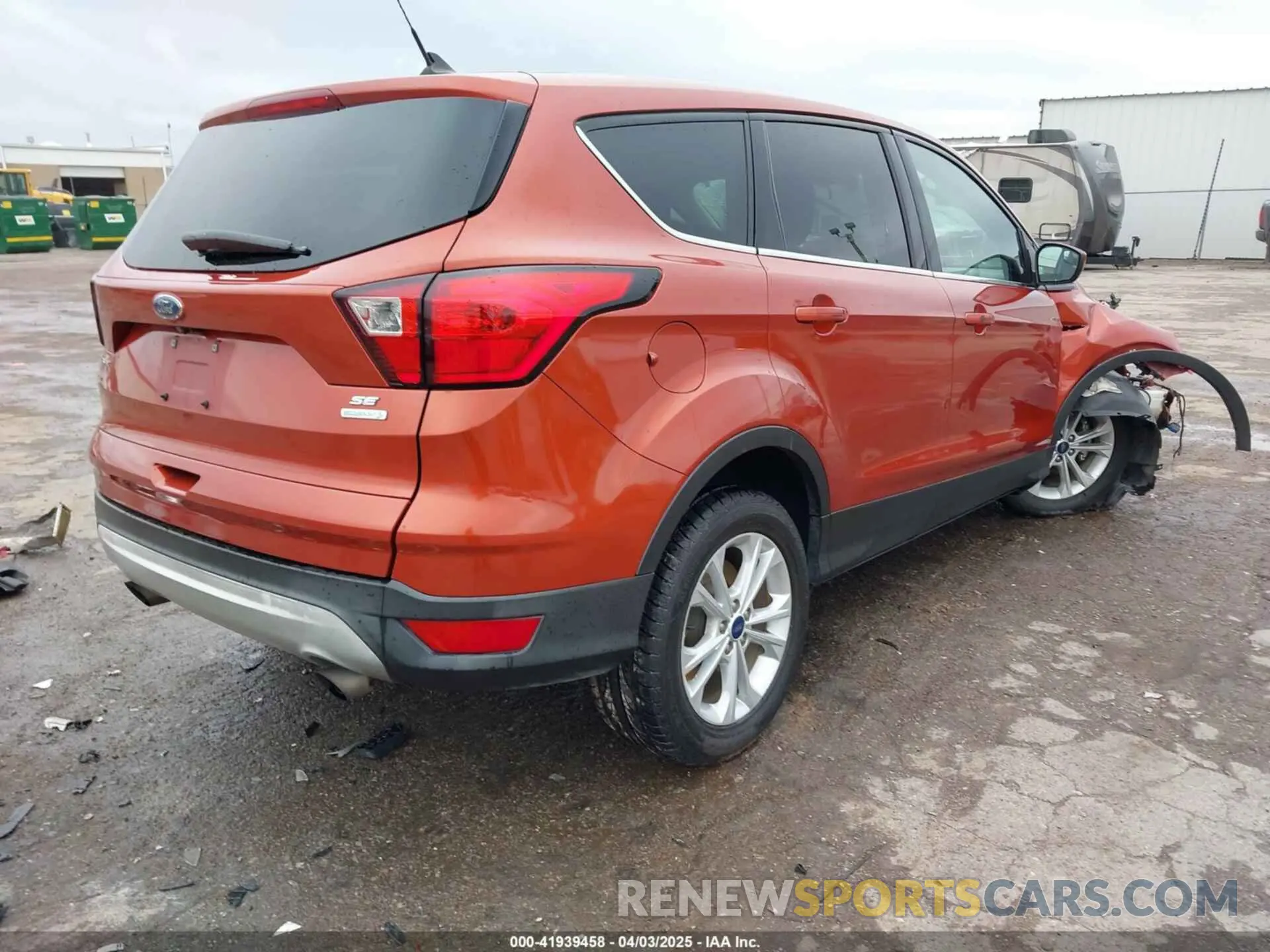4 fotografías del automóvil dañado 1FMCU0GD2KUC52592 FORD ESCAPE 2019