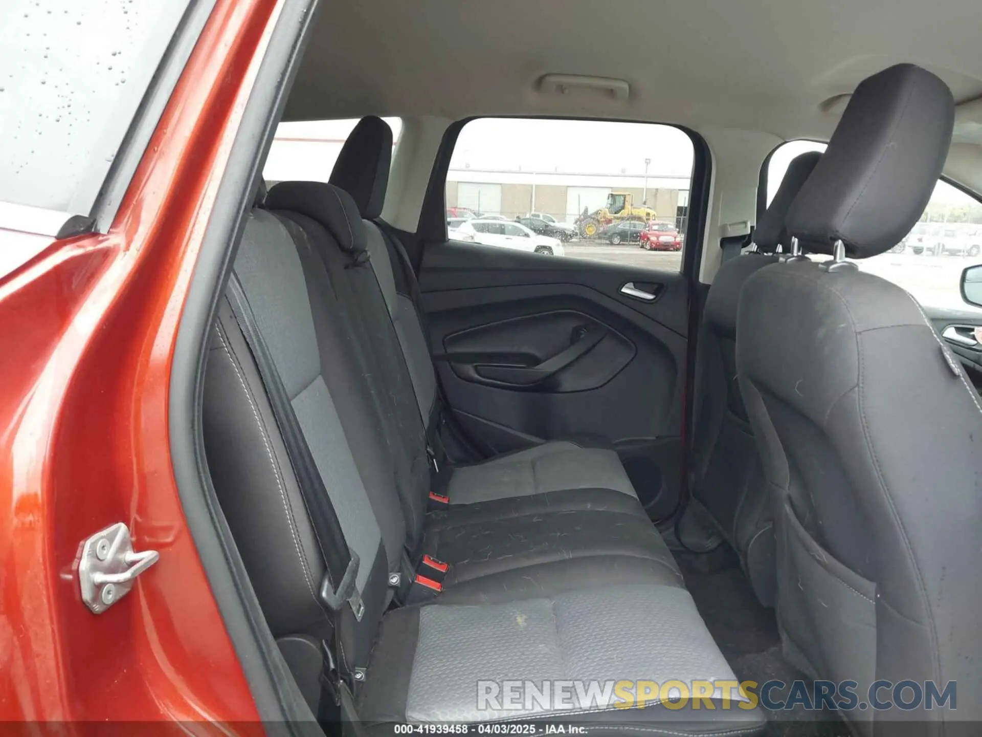 8 fotografías del automóvil dañado 1FMCU0GD2KUC52592 FORD ESCAPE 2019