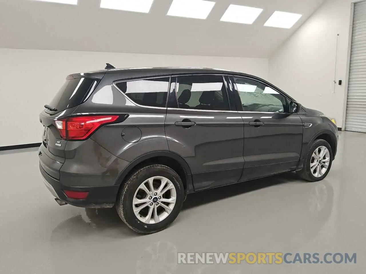 3 fotografías del automóvil dañado 1FMCU0GD2KUC52723 FORD ESCAPE 2019