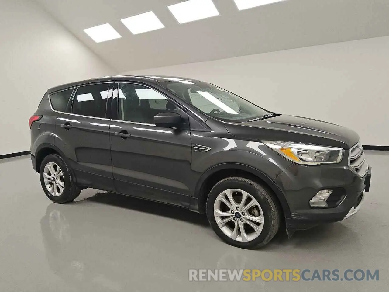 4 fotografías del automóvil dañado 1FMCU0GD2KUC52723 FORD ESCAPE 2019