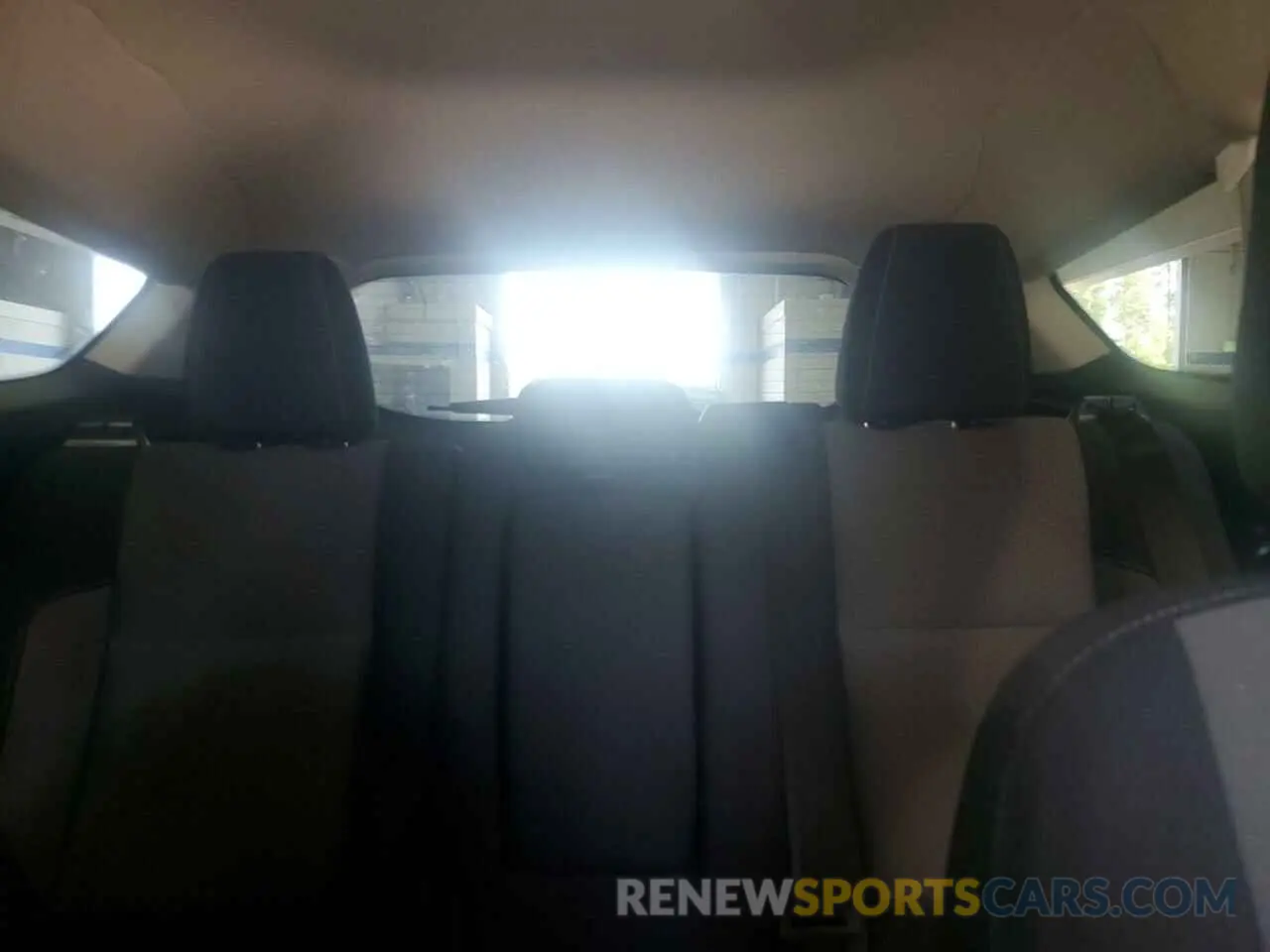 10 fotografías del automóvil dañado 1FMCU0GD3KUA07915 FORD ESCAPE 2019