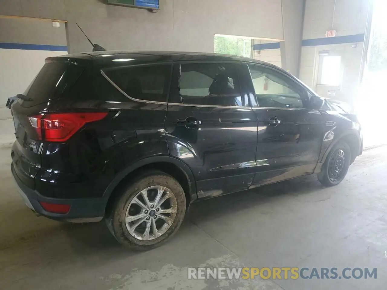 3 fotografías del automóvil dañado 1FMCU0GD3KUA07915 FORD ESCAPE 2019
