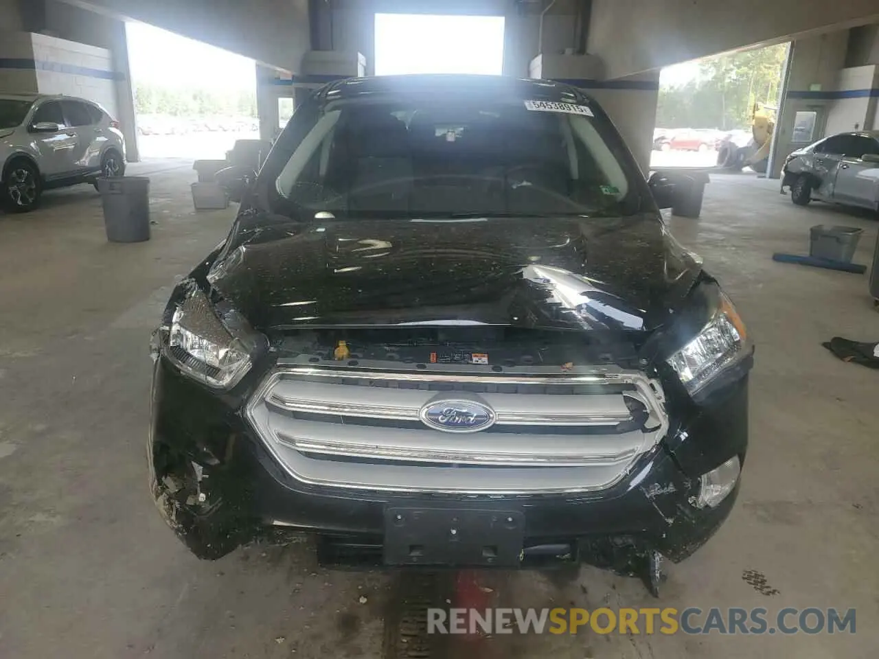 5 fotografías del automóvil dañado 1FMCU0GD3KUA07915 FORD ESCAPE 2019