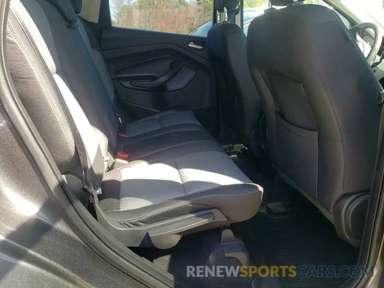 11 fotografías del automóvil dañado 1FMCU0GD3KUA26822 FORD ESCAPE 2019