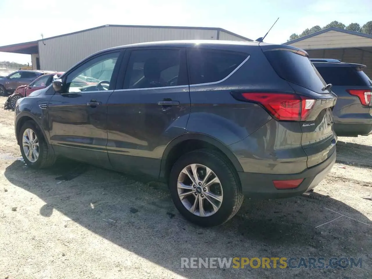 2 fotografías del automóvil dañado 1FMCU0GD3KUA26822 FORD ESCAPE 2019