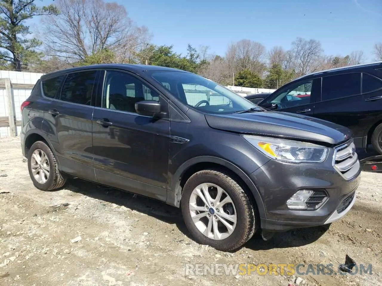 4 fotografías del automóvil dañado 1FMCU0GD3KUA26822 FORD ESCAPE 2019