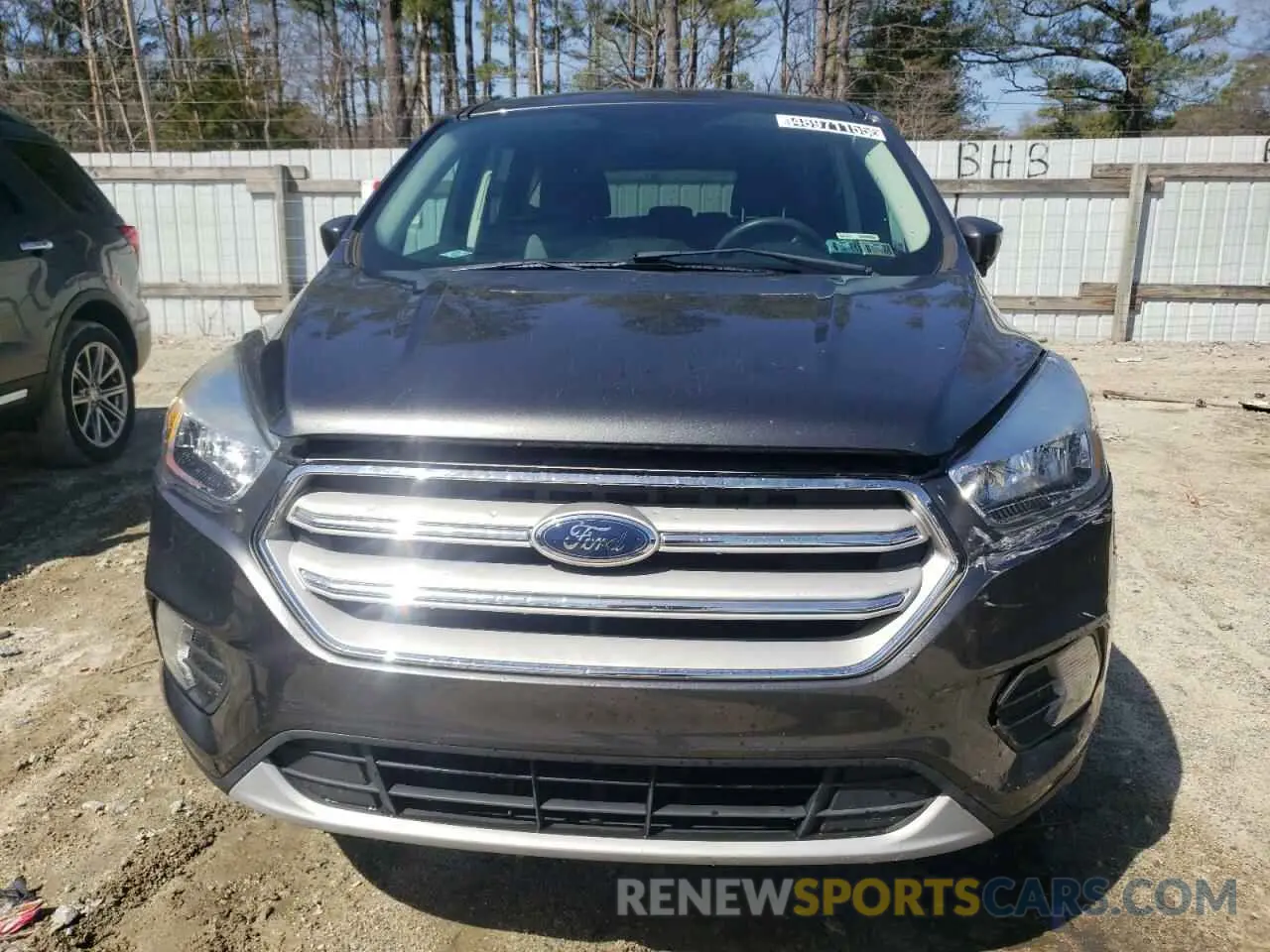 5 fotografías del automóvil dañado 1FMCU0GD3KUA26822 FORD ESCAPE 2019