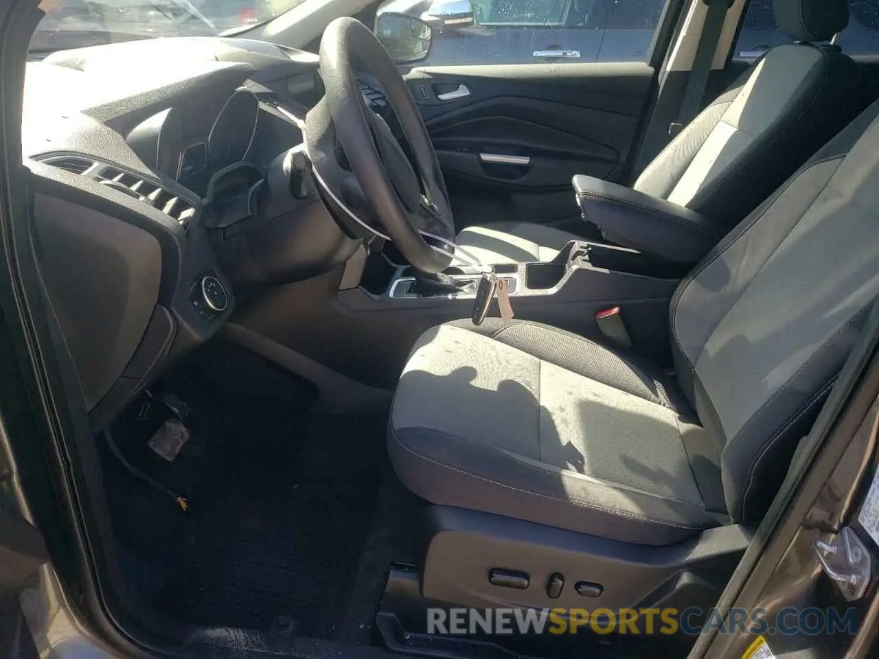 7 fotografías del automóvil dañado 1FMCU0GD3KUA26822 FORD ESCAPE 2019