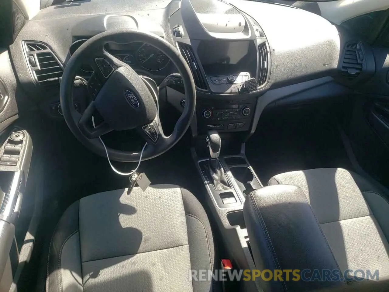 8 fotografías del automóvil dañado 1FMCU0GD3KUA26822 FORD ESCAPE 2019