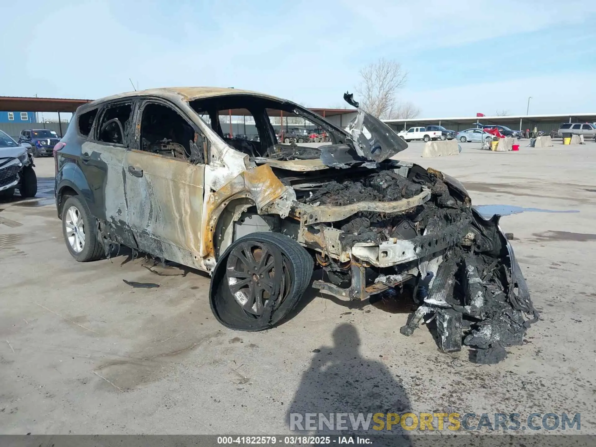 1 fotografías del automóvil dañado 1FMCU0GD3KUA29977 FORD ESCAPE 2019