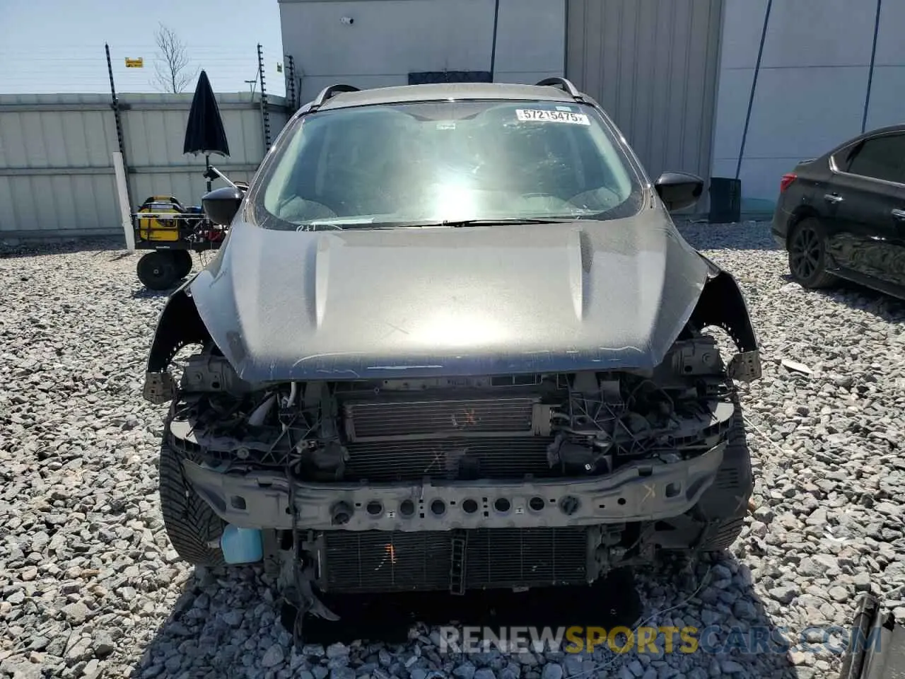 5 fotografías del automóvil dañado 1FMCU0GD3KUA38680 FORD ESCAPE 2019