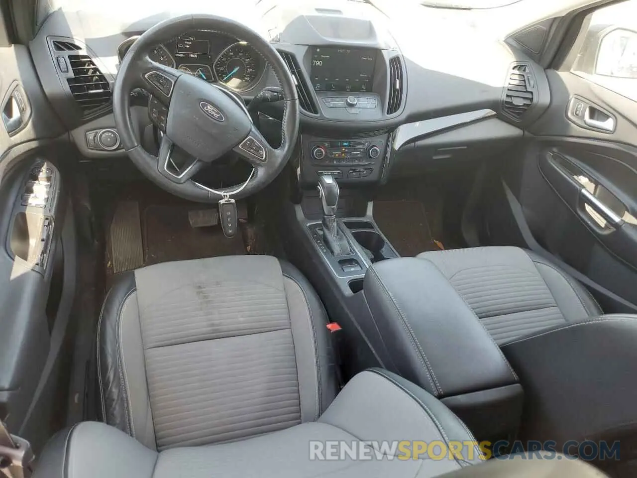 8 fotografías del automóvil dañado 1FMCU0GD3KUA38680 FORD ESCAPE 2019