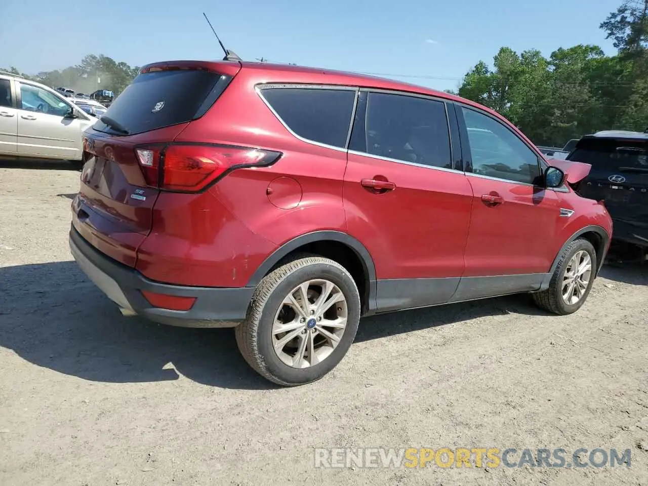 3 fotografías del automóvil dañado 1FMCU0GD3KUA67774 FORD ESCAPE 2019