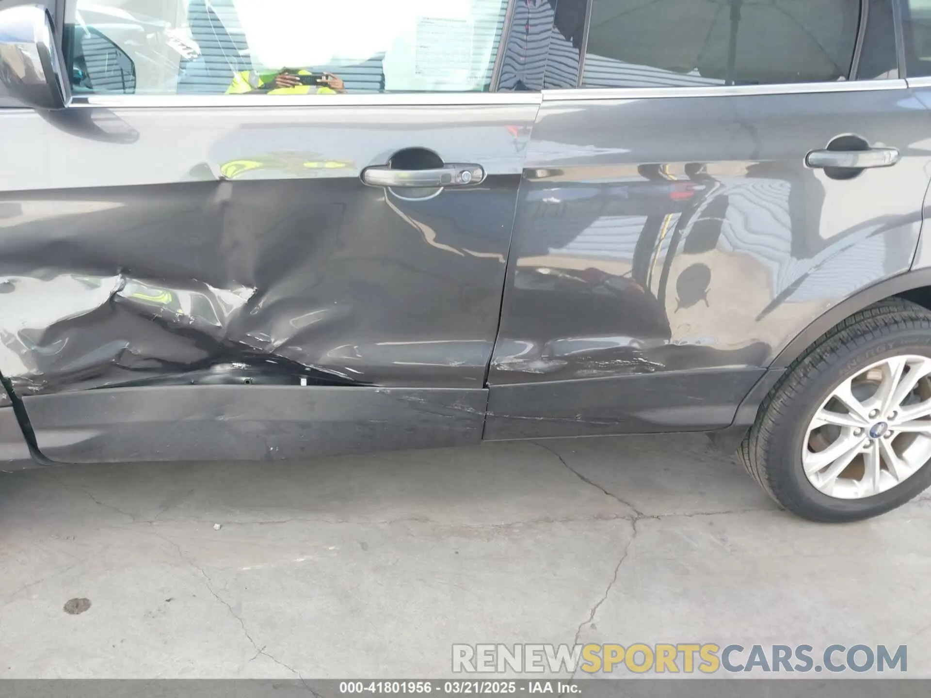17 fotografías del automóvil dañado 1FMCU0GD3KUA71923 FORD ESCAPE 2019