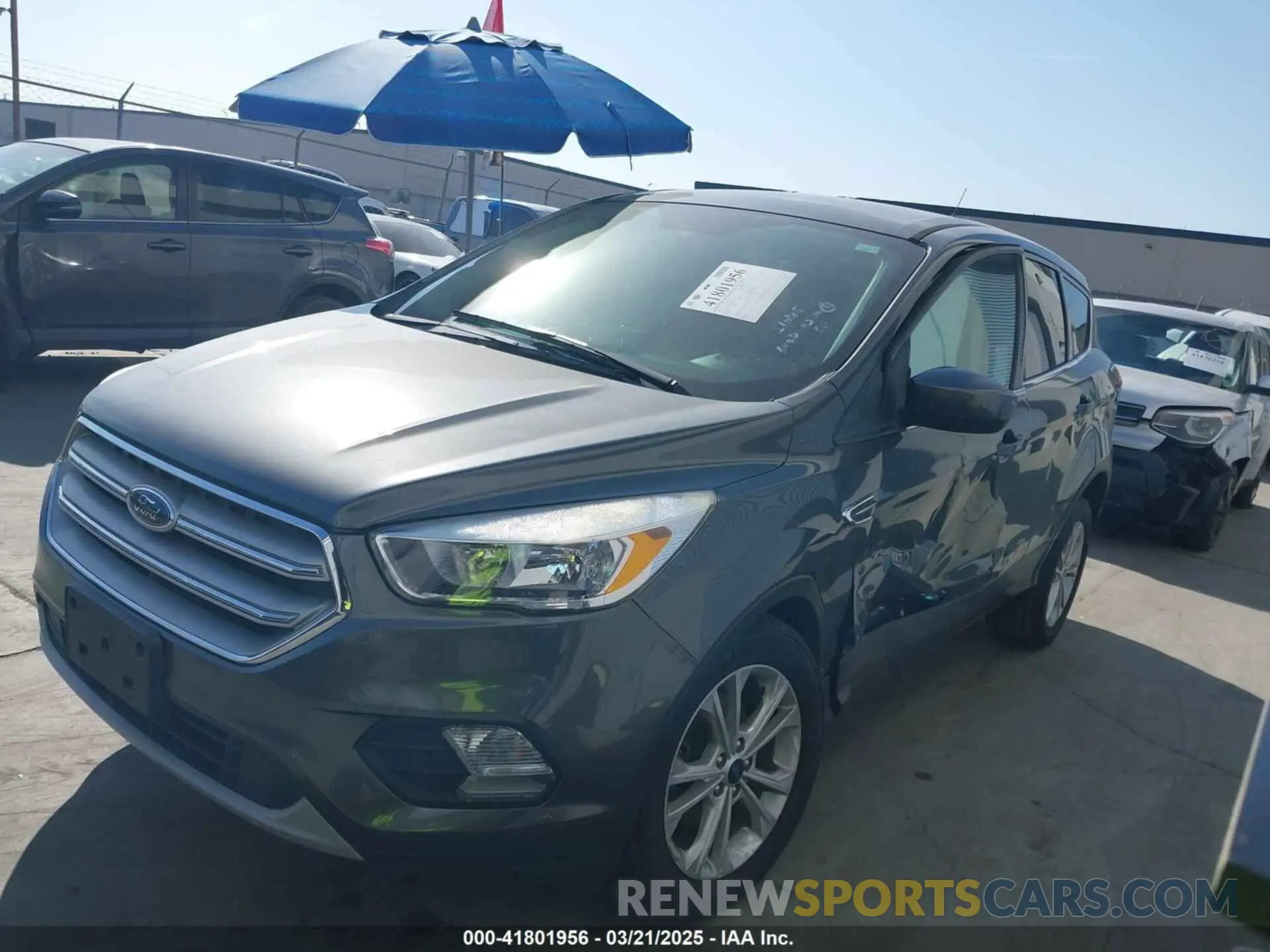 2 fotografías del automóvil dañado 1FMCU0GD3KUA71923 FORD ESCAPE 2019