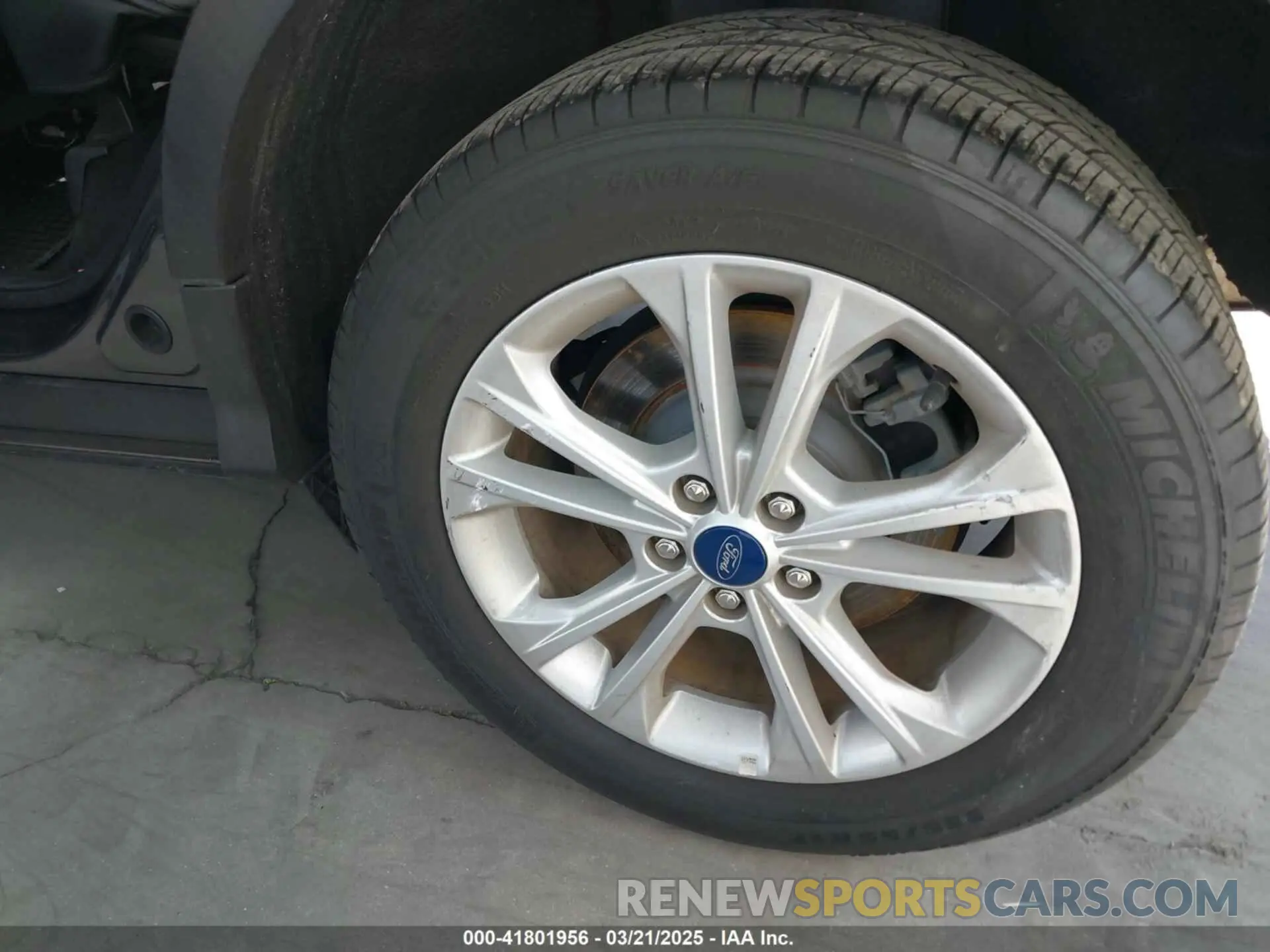 20 fotografías del automóvil dañado 1FMCU0GD3KUA71923 FORD ESCAPE 2019